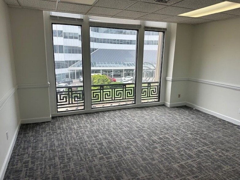 101 Granby St, Norfolk, VA for lease - Building Photo - Image 2 of 6