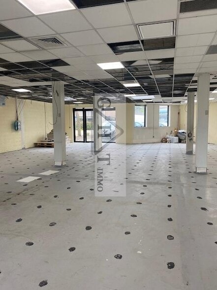 Industrial in Massy for lease - Interior Photo - Image 2 of 2