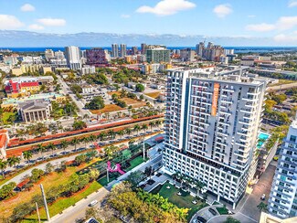 Plus de détails pour 201 Clearwater Dr, West Palm Beach, FL - Bureau/Commerce de détail à louer