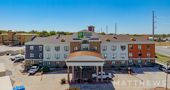 HOLIDAY INN EXPRESS & SUITES - Motel