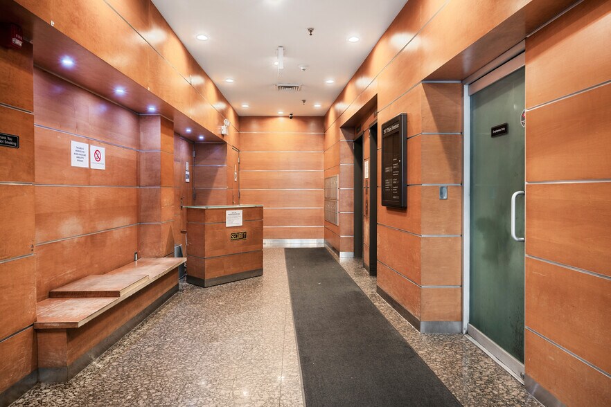 247-251 3rd Ave, New York, NY à louer - Hall d’entrée - Image 3 de 7