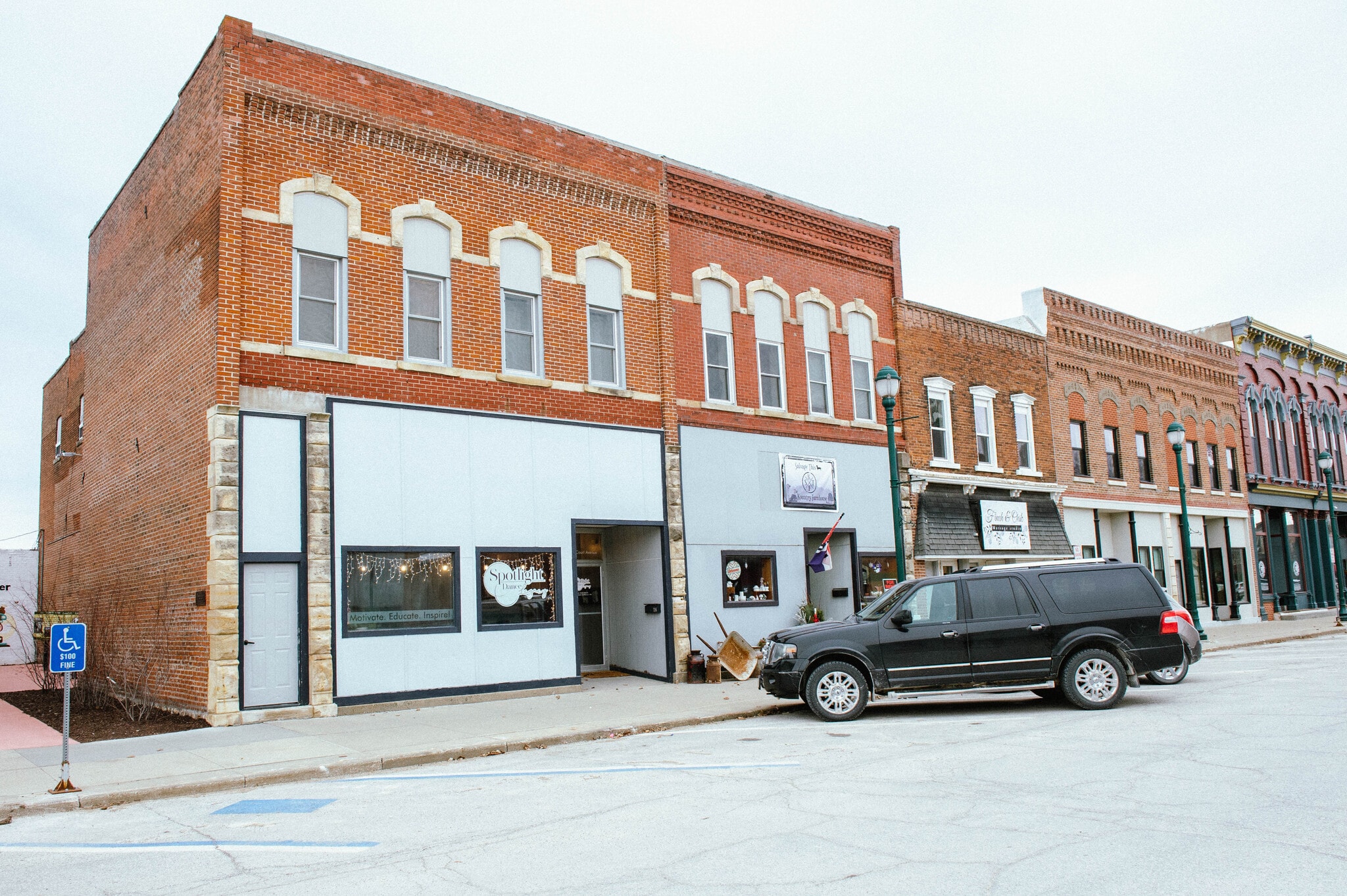 112-116 E Court Ave, Winterset, IA for sale Primary Photo- Image 1 of 22