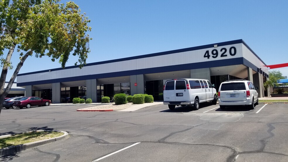 4820 E McDowell Rd, Phoenix, AZ à louer - Photo du bâtiment - Image 2 de 4