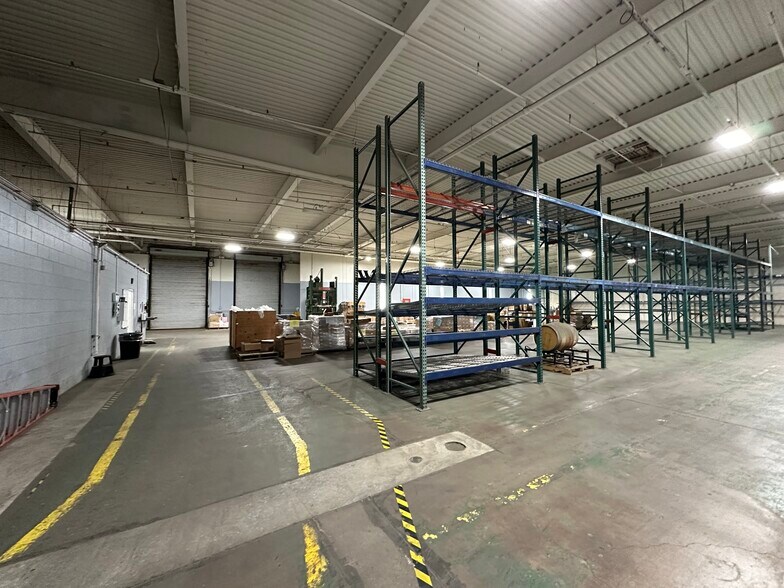 850-900 E Stowell Rd, Santa Maria, CA à louer - Photo du bâtiment - Image 2 de 5