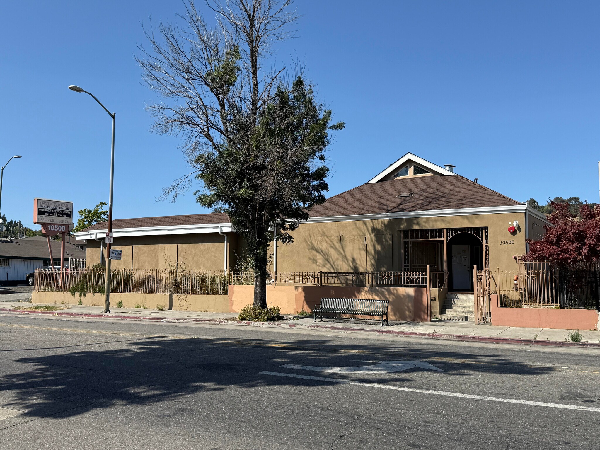 10500 Macarthur Blvd, Oakland, CA à vendre Photo du bâtiment- Image 1 de 14