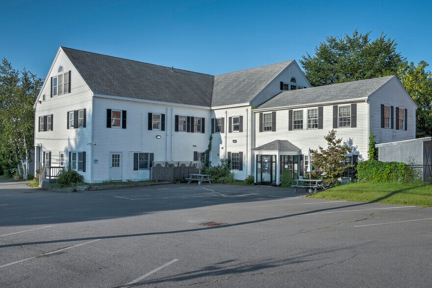 Office & Retail Space portfolio of 2 properties for sale on LoopNet.ca - Building Photo - Image 3 of 8