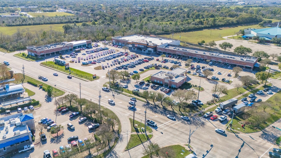 2720-2850 E Broadway St, Pearland, TX for lease - Primary Photo - Image 1 of 10