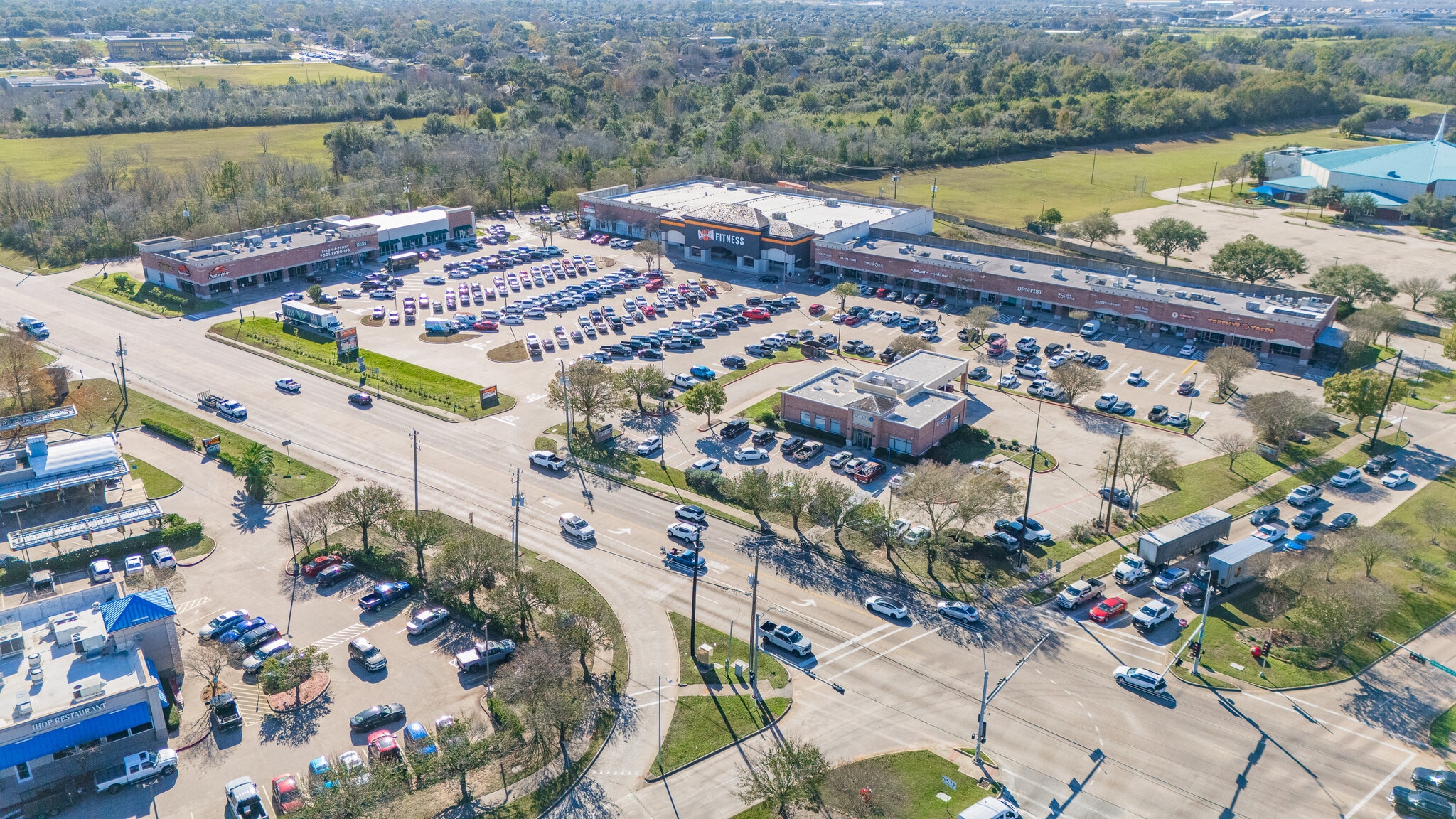 2720-2850 E Broadway St, Pearland, TX for lease Primary Photo- Image 1 of 11