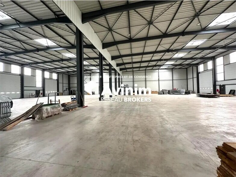 Industrial in Meaux for lease - Building Photo - Image 3 of 16