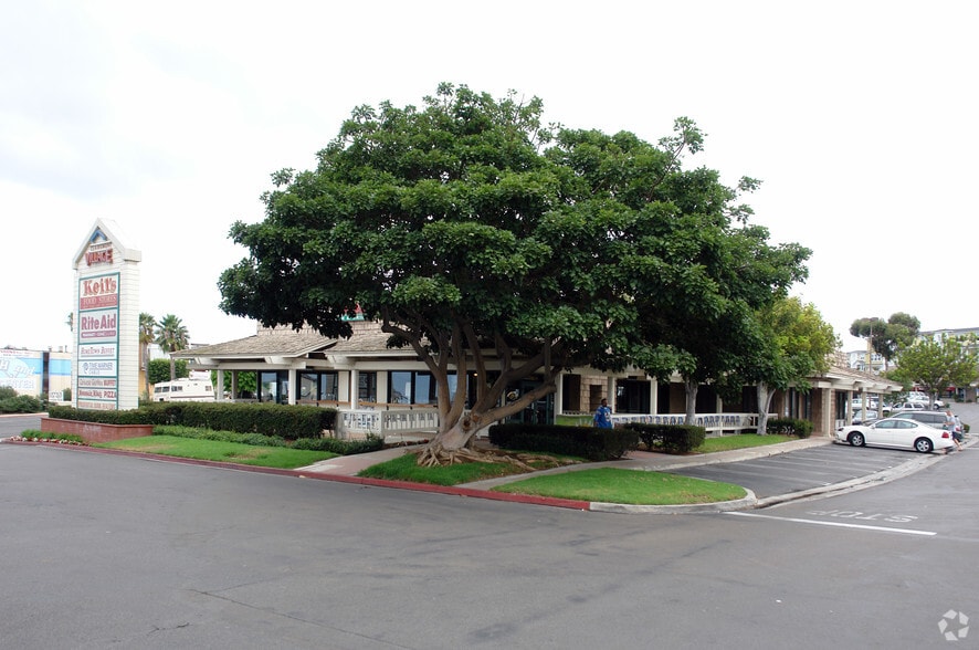 3065 Clairemont Dr, San Diego, CA for lease - Building Photo - Image 3 of 3