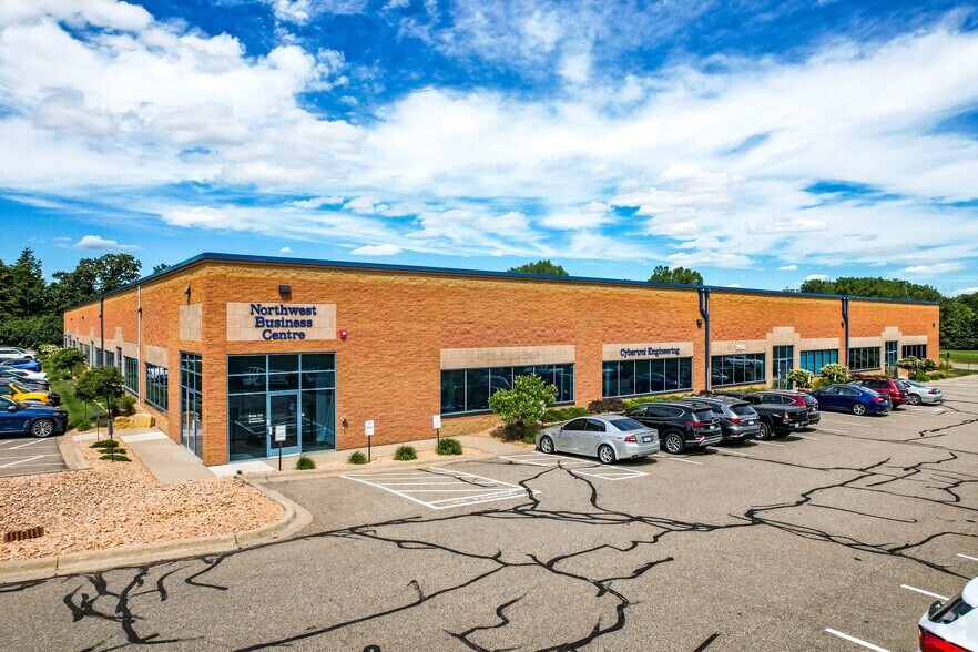 2950 N Xenium Ln, Plymouth, MN à louer - Photo du bâtiment - Image 1 de 13