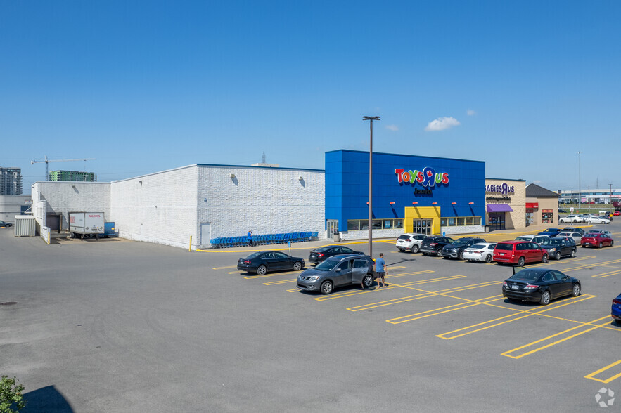 2600-2656 Boul Daniel-Johnson, Laval, QC for lease - Building Photo - Image 1 of 4