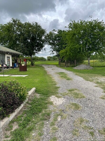 436 N Sunset Strip St, Kenedy, TX for sale - Building Photo - Image 2 of 4
