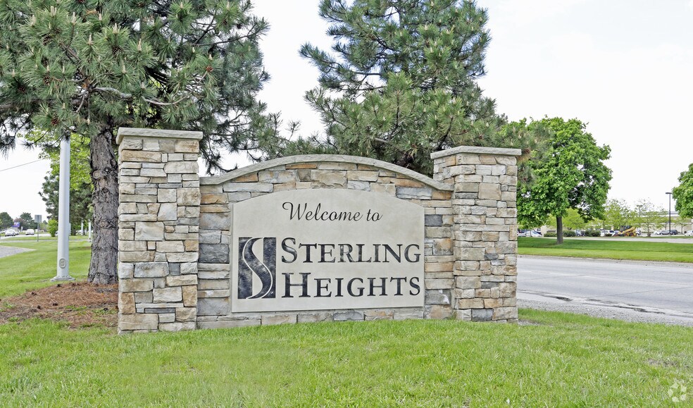 13400-13486 Canal Rd, Sterling Heights, MI à louer - Photo du bâtiment - Image 3 de 9