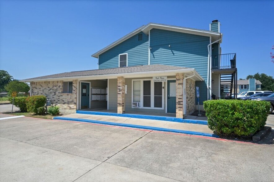 829 Park Plz, Austin, TX à vendre - Photo du bâtiment - Image 3 de 23