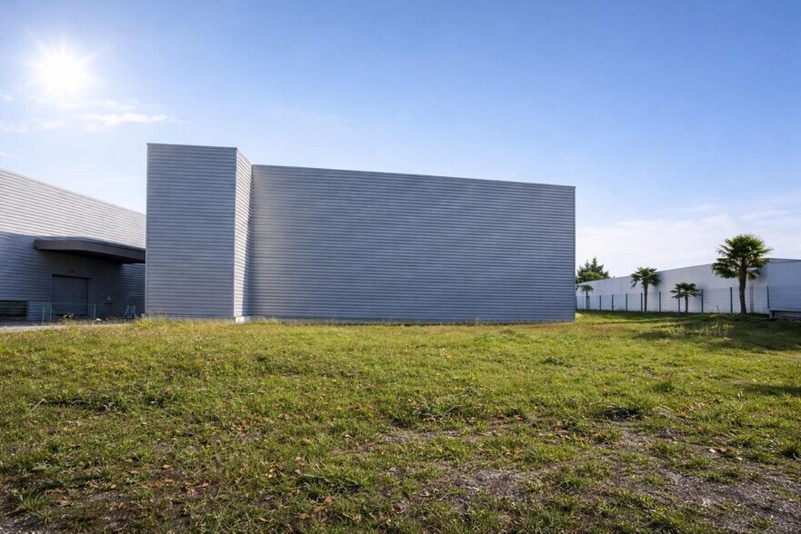 Flex in Toulouse for lease - Building Photo - Image 3 of 7