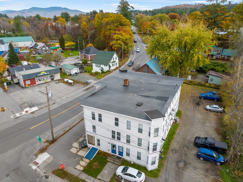 4 Elm St, Lancaster, NH à vendre - Photo du bâtiment - Image 3 de 62