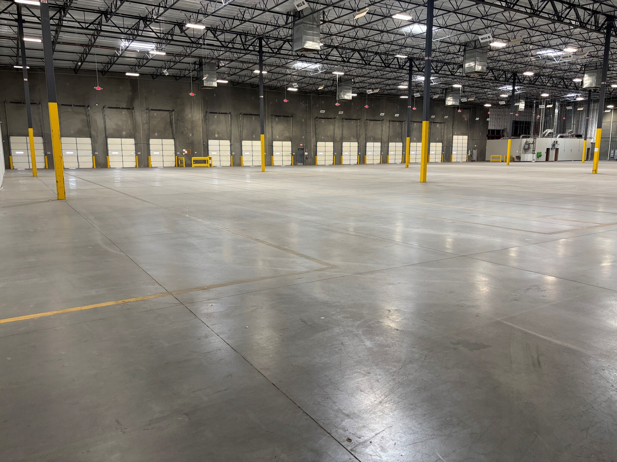 4250 E Superior Ave, Phoenix, AZ for lease Interior Photo- Image 1 of 4