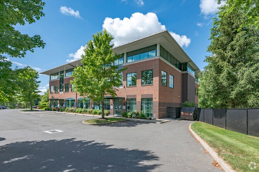 93 Lake Ave, Danbury, CT à louer - Photo du bâtiment - Image 3 de 33