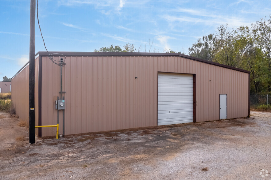 1516 S Sycamore St, Palestine, TX for lease - Building Photo - Image 2 of 11