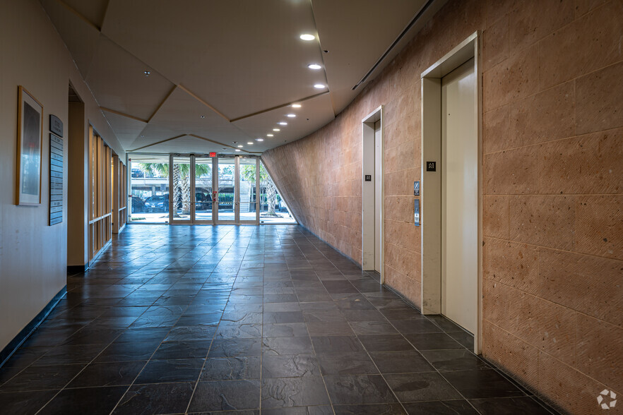 10740 N Gessner Dr, Houston, TX for lease - Lobby - Image 3 of 3