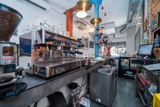 Retail in Madrid, Madrid for lease Interior Photo- Image 2 of 16