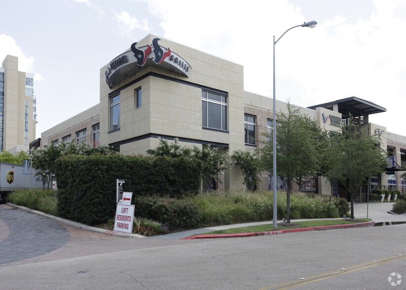 12848 Queensbury Ln, Houston, TX for lease - Building Photo - Image 1 of 2