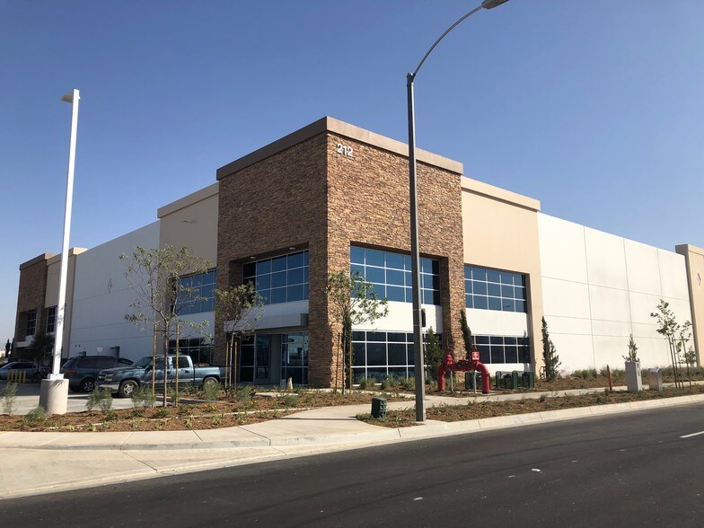 212 Markham St, Perris, CA à louer - Photo du bâtiment - Image 2 de 19