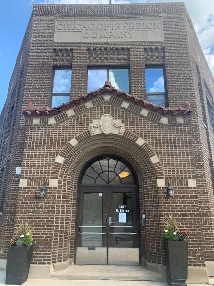 1467 N Elston Ave, Chicago, IL à louer - Photo du bâtiment - Image 3 de 10