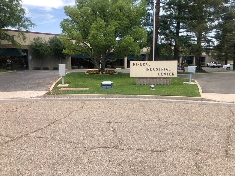 1901 Mineral Ct, Bakersfield, CA for lease - Primary Photo - Image 1 of 1