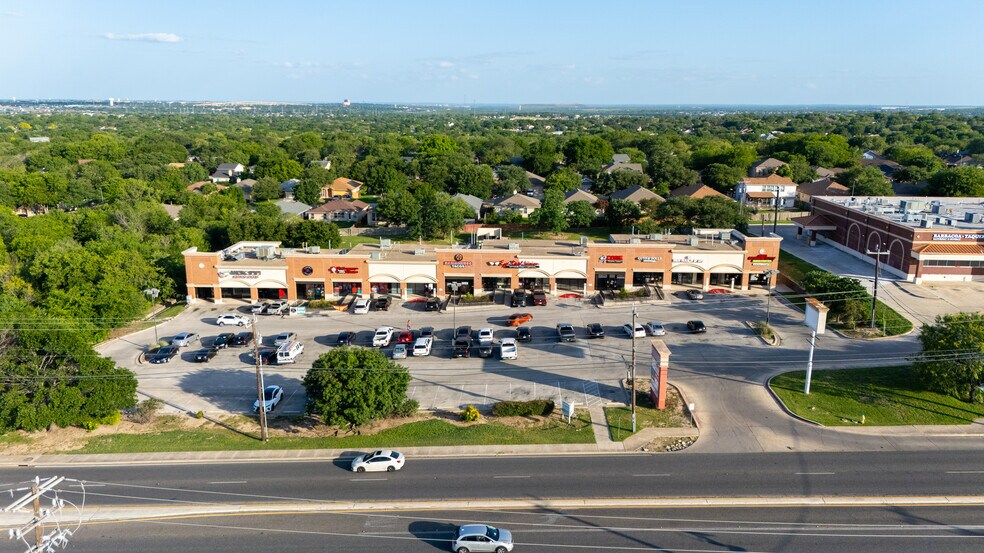 9822 Potranco Rd, San Antonio, TX à louer - Photo du bâtiment - Image 2 de 3