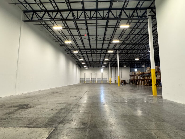 8503 NW 80th St, Medley, FL à louer - Photo intérieure - Image 2 de 10