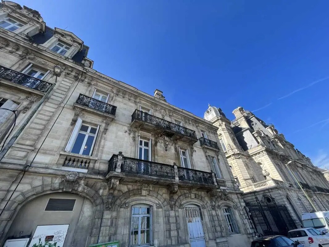 Office in Bordeaux for lease Building Photo- Image 1 of 10