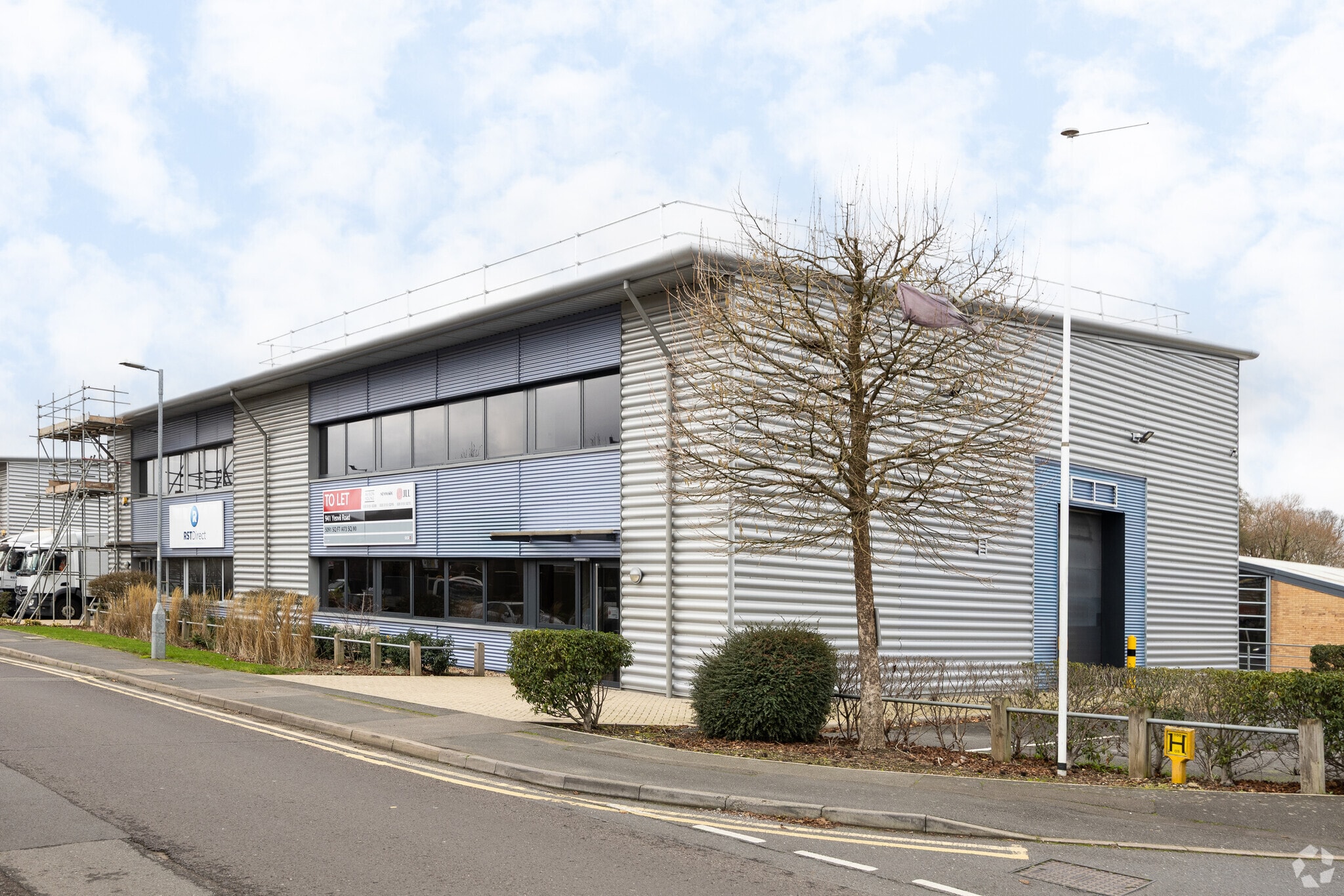 941-942 Yeovil Rd, Slough for lease Primary Photo- Image 1 of 3