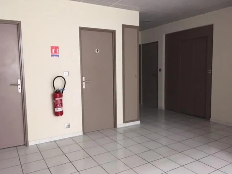 Bureau dans Aix-en-Provence à louer - Photo intérieure - Image 3 de 12