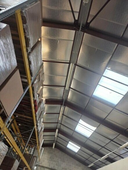 Industrial in Craponne for lease - Building Photo - Image 3 of 8