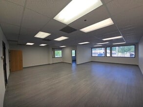11 Vanderbilt Ave, Norwood, MA for lease Interior Photo- Image 2 of 5