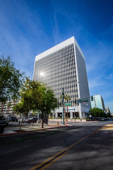 300 S 4th St, Las Vegas, NV à louer - Photo du bâtiment - Image 2 de 29