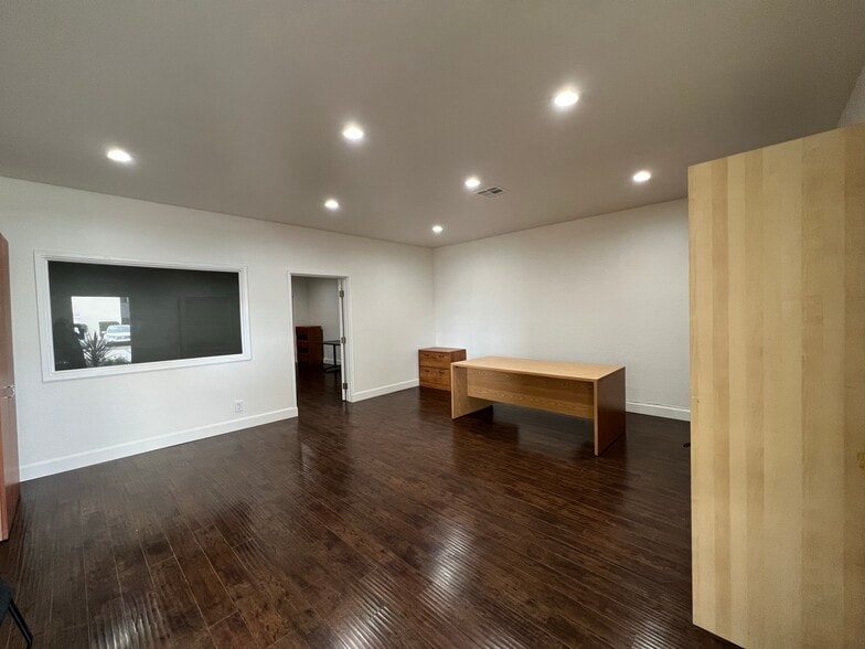 17712 Gothard St, Huntington Beach, CA à louer - Photo intérieure - Image 3 de 7