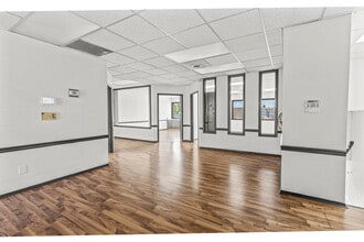 454 Leon Ave, Kelowna, BC for lease Interior Photo- Image 2 of 11