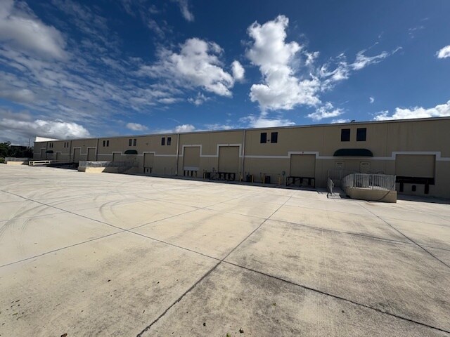 4407-4497 SW Martin Hwy, Palm City, FL à louer - Photo du bâtiment - Image 2 de 12