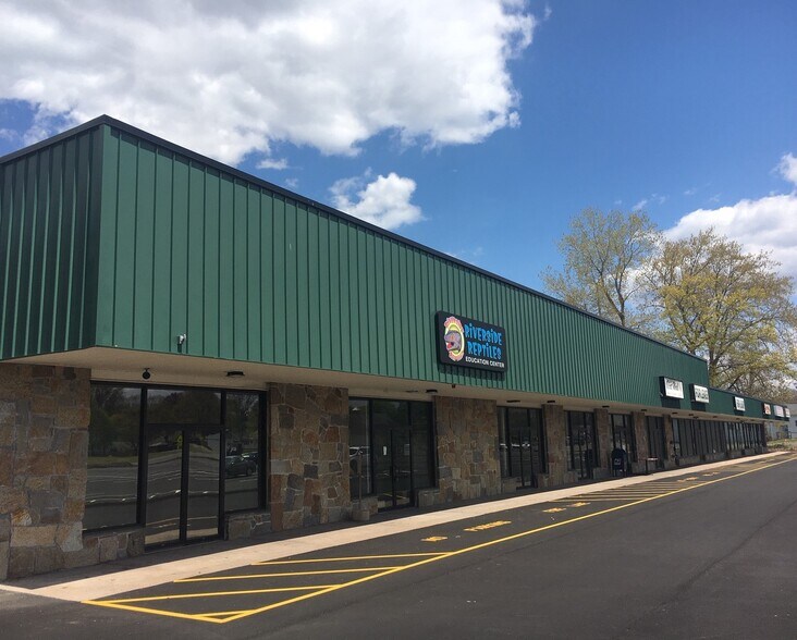 134-138 South Rd, Enfield, CT à louer - Photo du bâtiment - Image 2 de 6