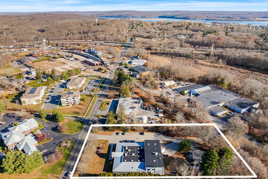 38 Plains Rd, Essex, CT à louer - Photo du bâtiment - Image 3 de 38