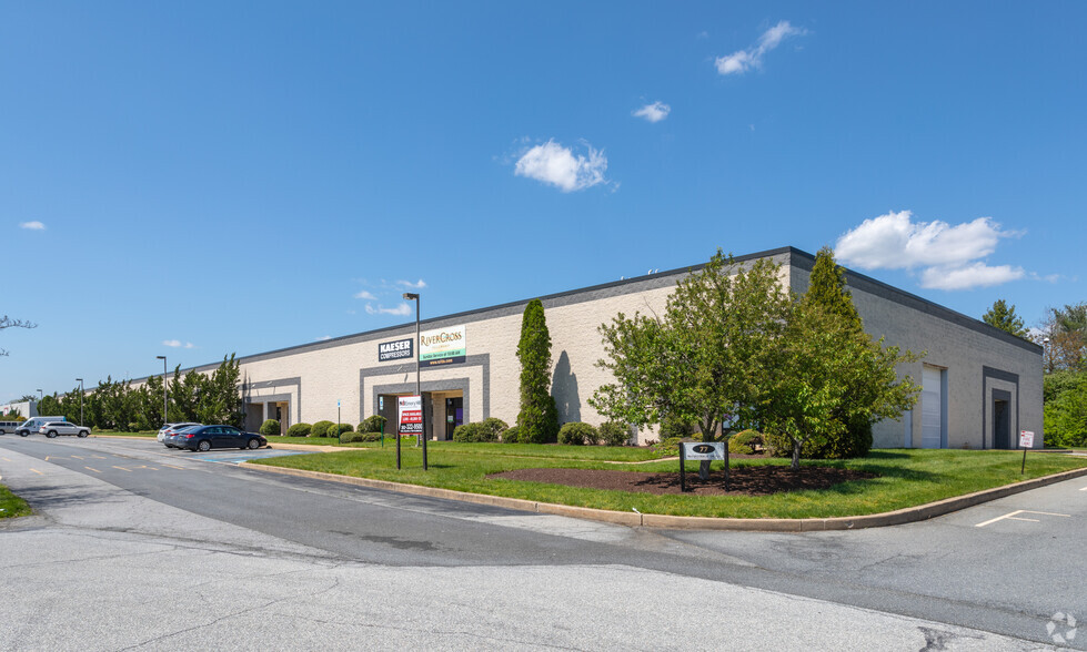 77 McCullough Dr, New Castle, DE for lease - Primary Photo - Image 1 of 9