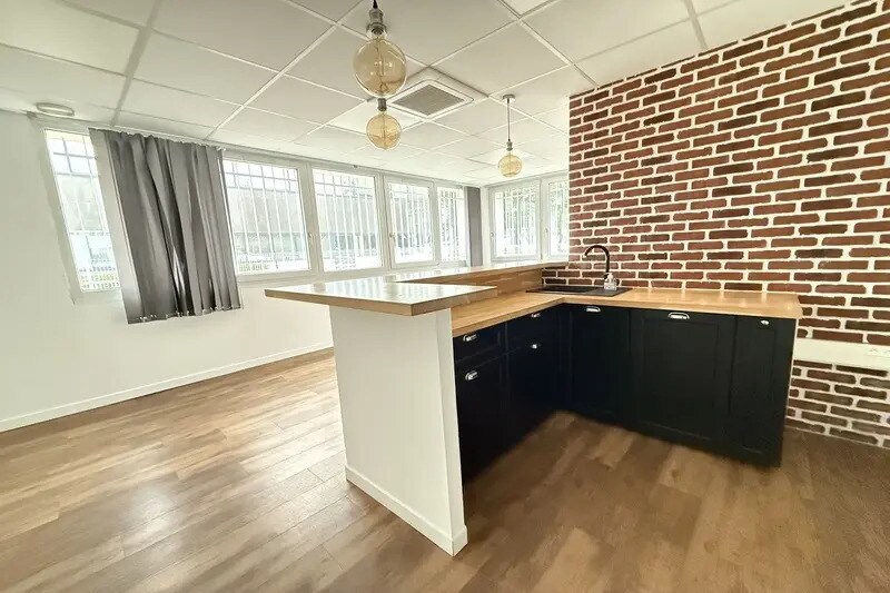 Office in Lattes for lease - Interior Photo - Image 2 of 12