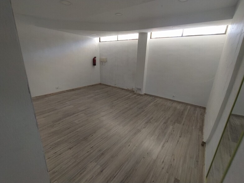 Commerce de détail dans Cáceres, Cáceres à louer - Photo du bâtiment - Image 2 de 3