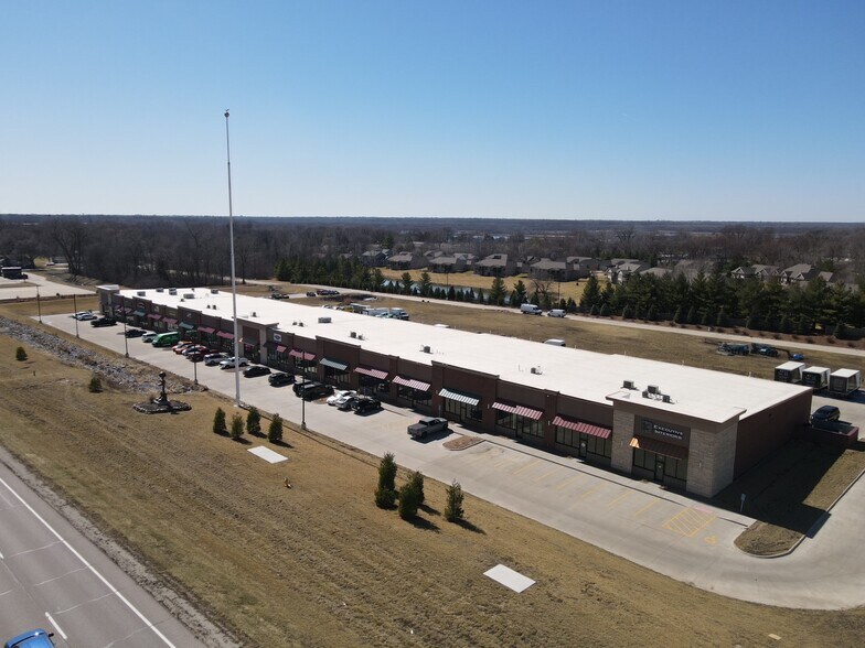 5548 NW 2nd St, Des Moines, IA à louer - Photo du bâtiment - Image 2 de 7