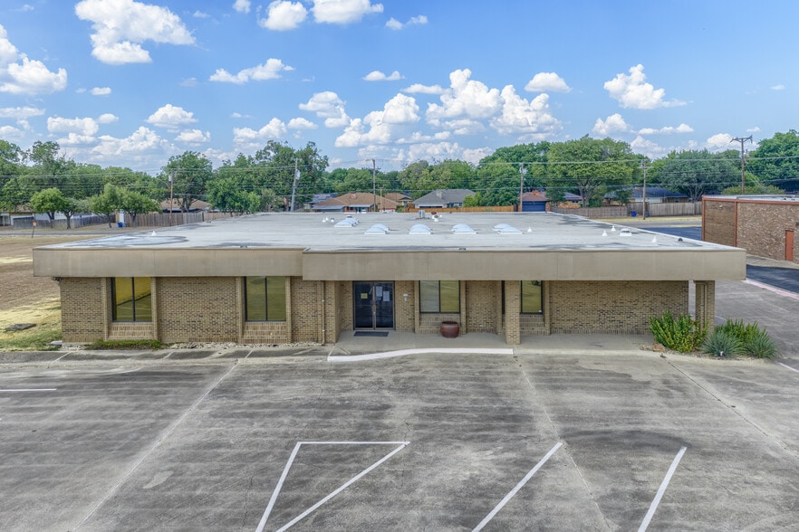 8001 E R L Thornton Fwy, Dallas, TX for lease - Building Photo - Image 2 of 41