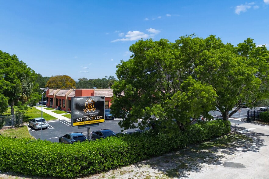 1590 S Congress Ave, West Palm Beach, FL à vendre - Photo du bâtiment - Image 3 de 48