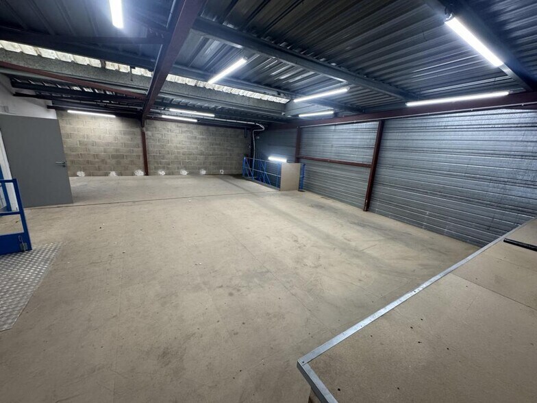 Industrial in Mitry-Mory for lease - Building Photo - Image 1 of 14